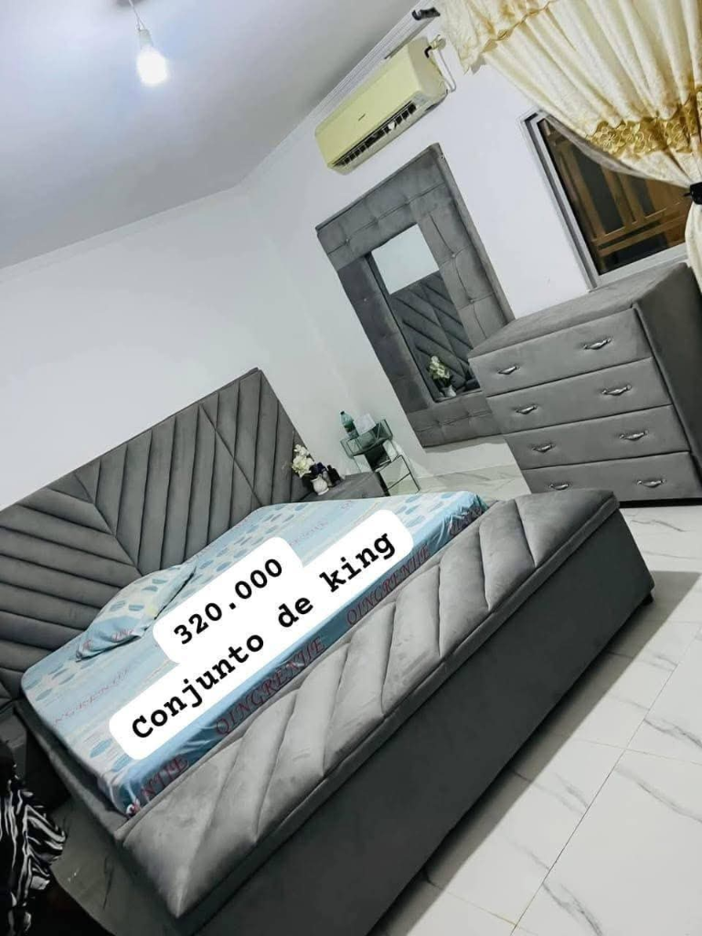 Cama com Bancas