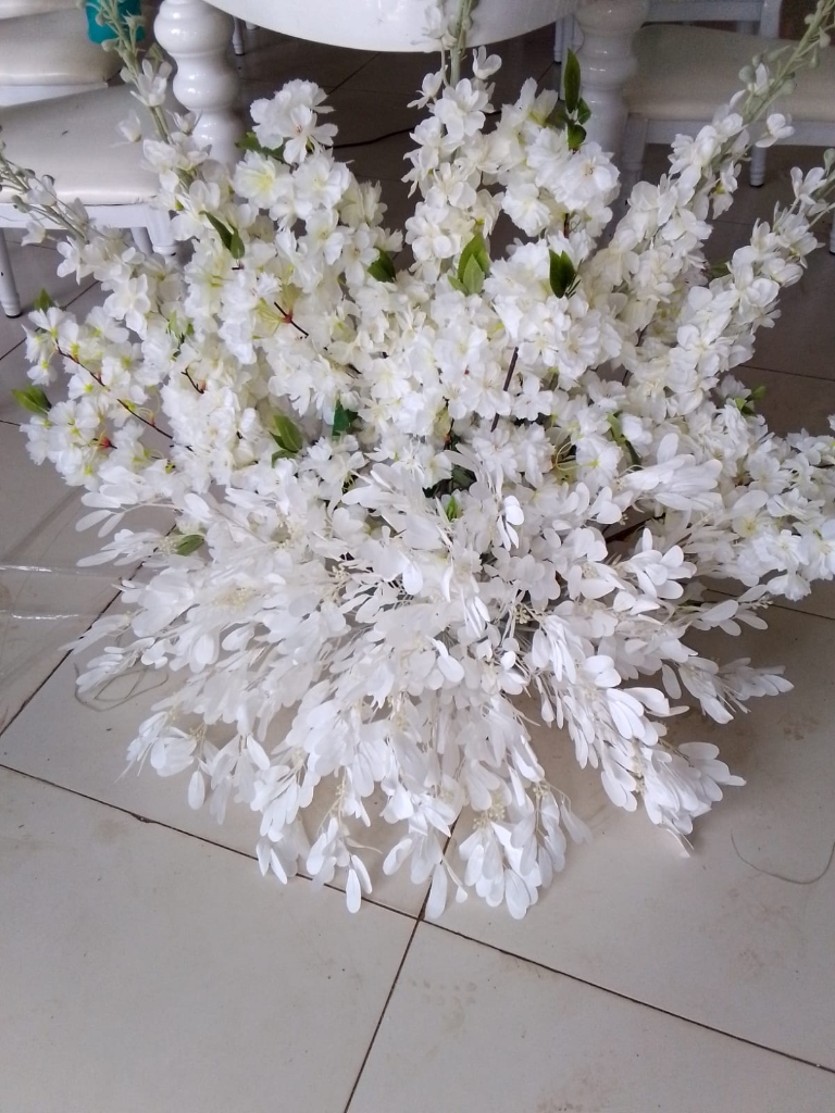 Arranjo Floral de Cerejeiras